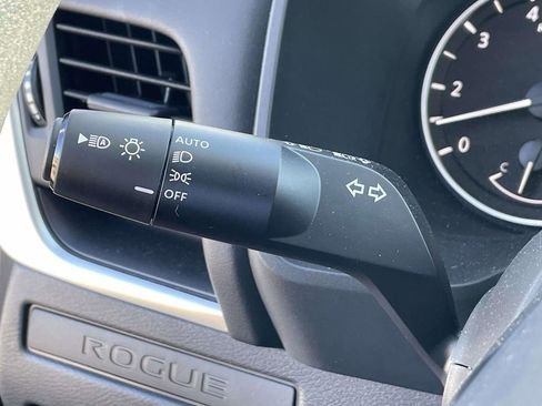 Used 2025 Nissan Rogue S image 20
