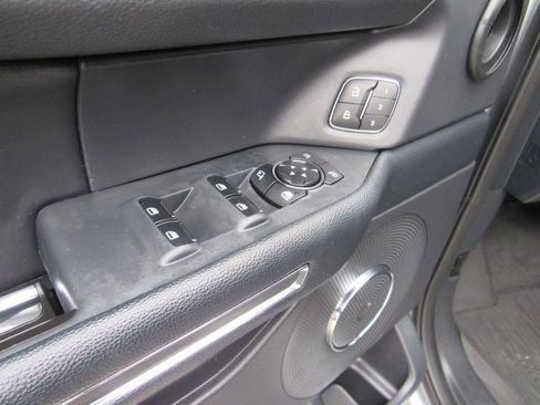 Used 2023 Ford Expedition XLT image 13