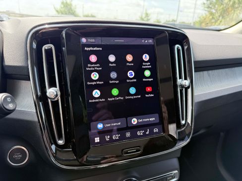 Certified 2025 Volvo XC40 B5 Plus AWD/4WD image 16