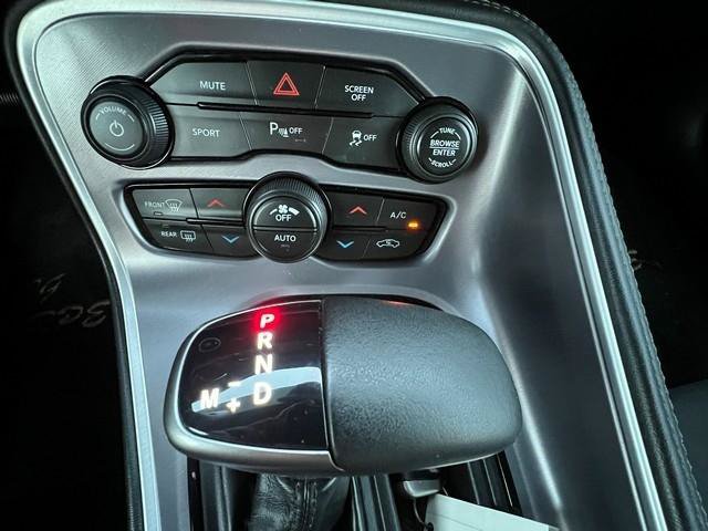 Used 2019 Dodge Challenger SXT w/ Driver Convenience Group RWD image 17