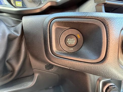 Used 2024 Jeep Wrangler Unlimited AWD/4WD image 33