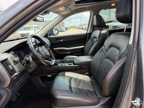 Used 2023 Nissan Pathfinder Platinum AWD/4WD image 5