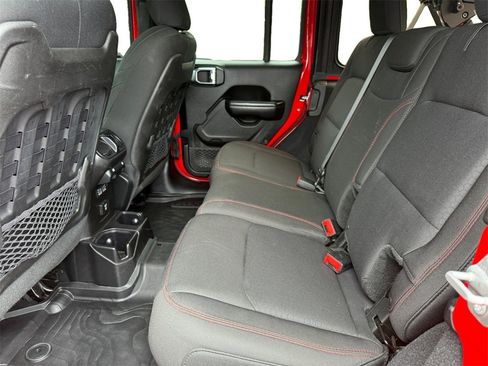 Used 2018 Jeep Wrangler Unlimited Rubicon image 14