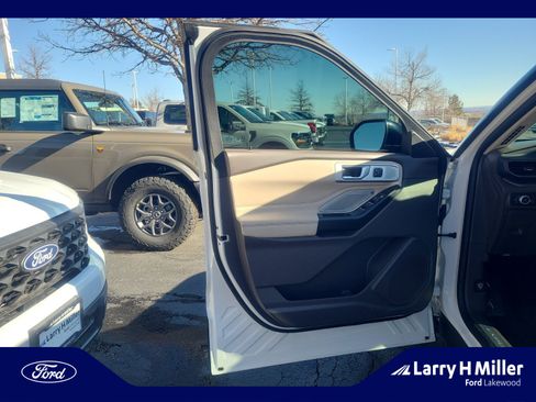 Used 2020 Ford Explorer Platinum w/ Premium Technology Package image 13