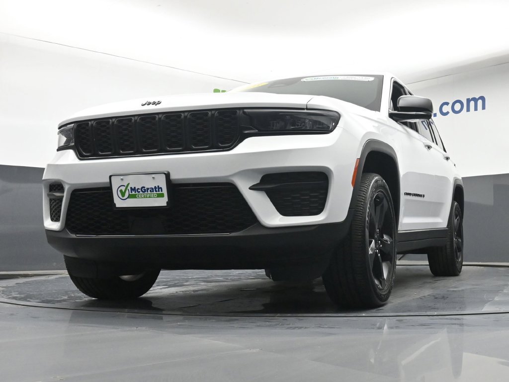 Used 2023 Jeep Grand Cherokee Altitude AWD/4WD image 7