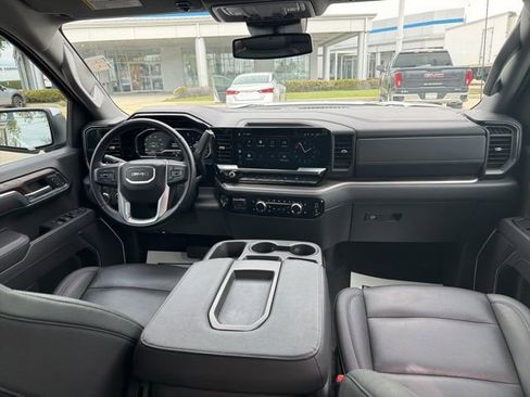 Used 2025 GMC Sierra 1500 SLT image 12