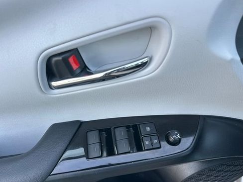Used 2019 Toyota Prius Prime Premium image 12