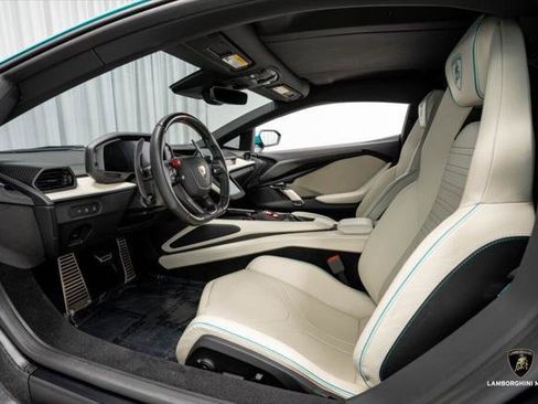 Used 2025 Lamborghini Revuelto AWD/4WD image 44