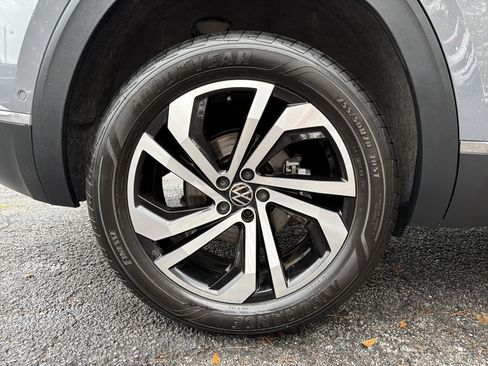 Used 2020 Volkswagen Atlas Cross Sport SEL Premium image 17