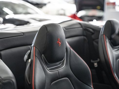 Certified 2019 Ferrari Portofino Convertible image 32