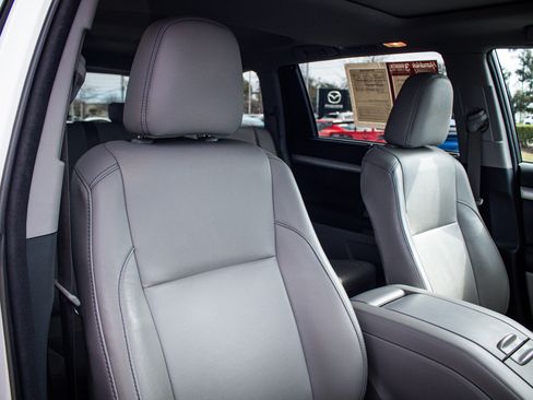 Used 2016 Toyota Highlander XLE image 34