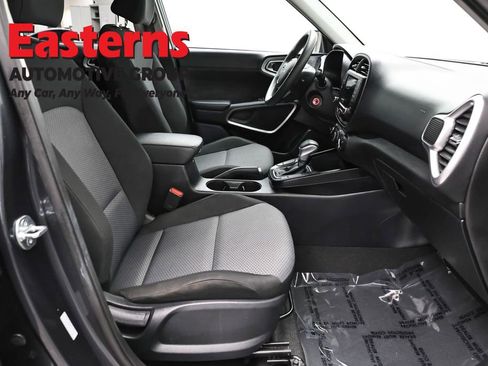 Used 2025 Kia Soul LX w/ LX Technology Package FWD image 24