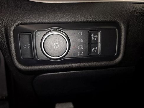 Used 2022 Ford Explorer XLT w/ Equipment Group 202A image 12