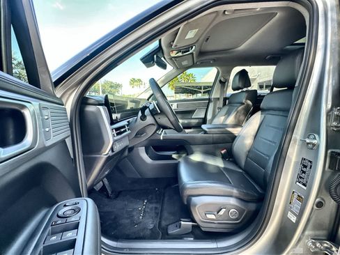 Used 2024 Hyundai Santa Fe Limited image 2