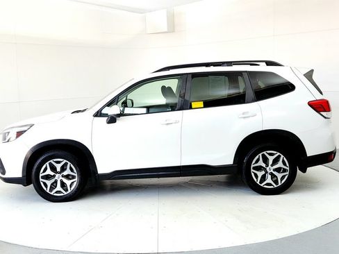 Used 2019 Subaru Forester Premium AWD/4WD image 3