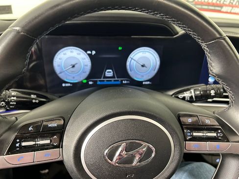 Used 2023 Hyundai Elantra Limited image 13