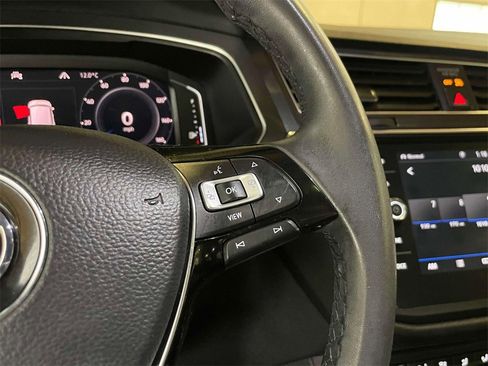 Used 2020 Volkswagen Tiguan SEL image 23