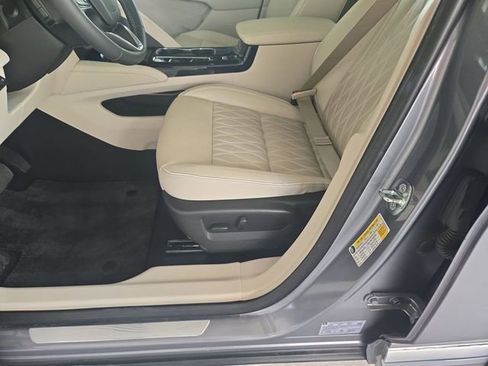 Certified 2022 Buick Envision Avenir w/ Technology Package II FWD image 22