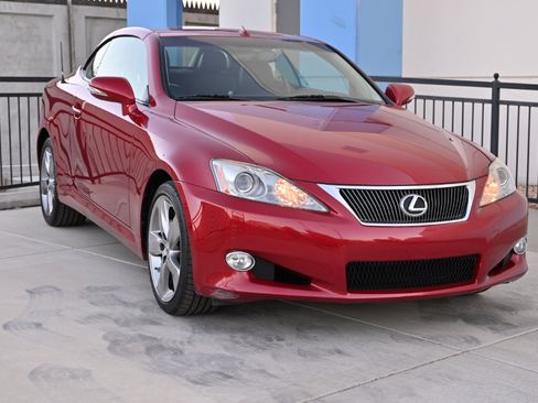 Used 2010 Lexus IS 250C RWD image 9