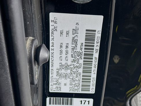 Used 2017 Toyota Tacoma TRD Off-Road w/ Tow Package (A/T) AWD/4WD image 40