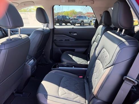 New 2026 Nissan Pathfinder Platinum AWD/4WD image 13