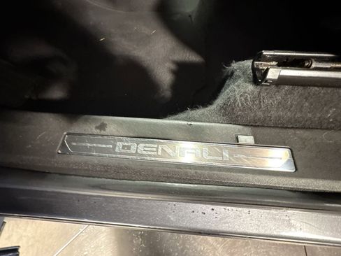 Used 2018 GMC Terrain Denali w/ Advanced Safety Package image 18