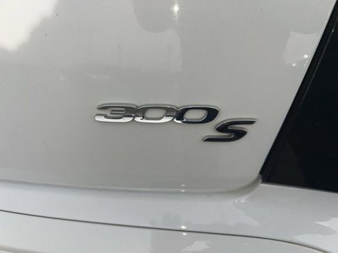 Used 2018 Chrysler 300 S image 11
