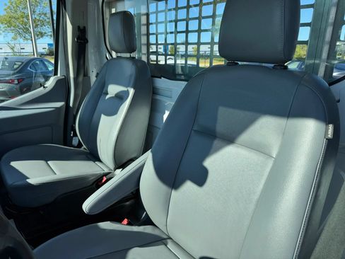 Used 2019 Ford Transit 250 138 RWD image 9
