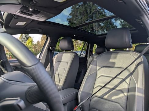 Certified 2022 Volkswagen Tiguan SEL R-Line image 26