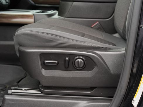 Used 2021 Chevrolet Silverado 1500 LT Trail Boss w/ LPO, Dark Essentials Package AWD/4WD image 15