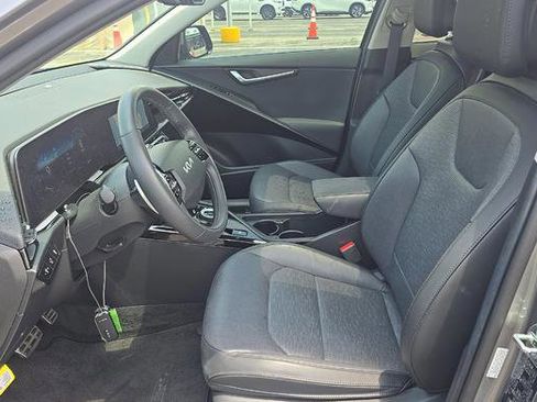 Used 2023 Kia Niro Wave FWD image 5