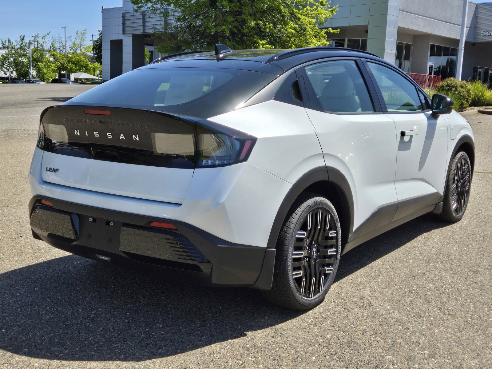 New 2026 Nissan Leaf Platinum+ w/ Illuminated Package FWD image 4