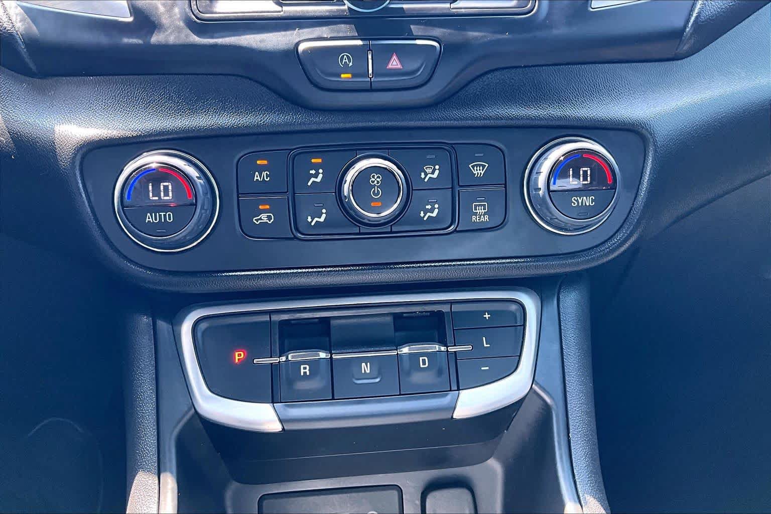 Used 2024 GMC Terrain SLE w/ Driver Convenience Package FWD image 35