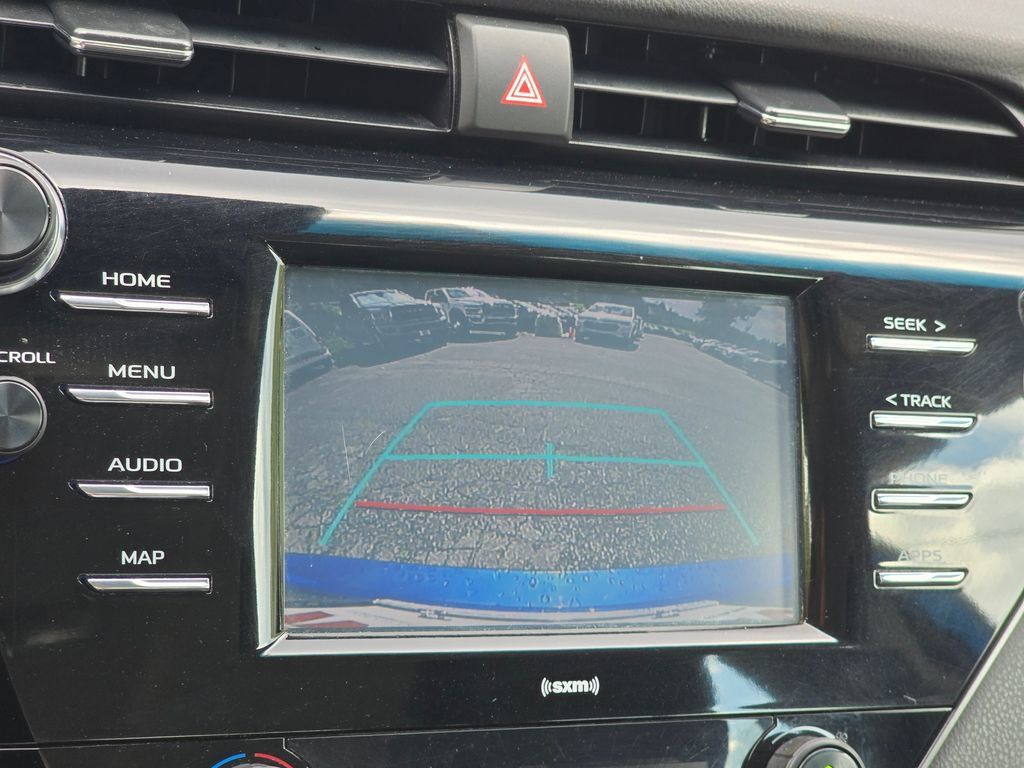 Used 2020 Toyota Camry SE FWD image 9