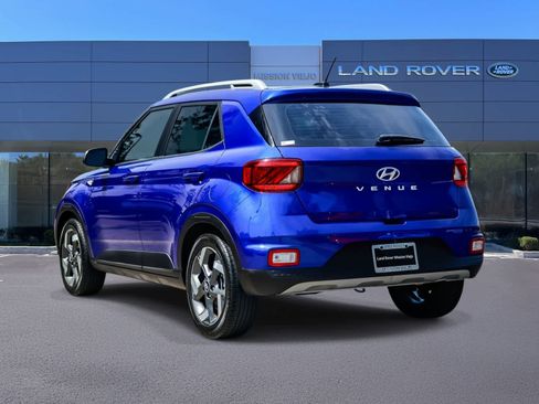Used 2023 Hyundai Venue Limited image 6