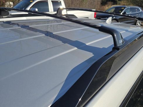 Used 2022 Nissan Pathfinder SV w/ SV Black Package image 5