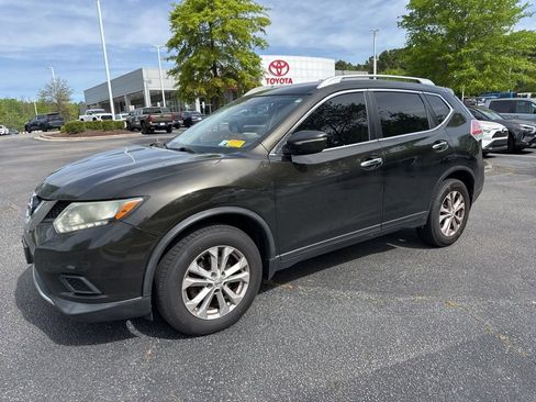 Used 2015 Nissan Rogue SV image 1