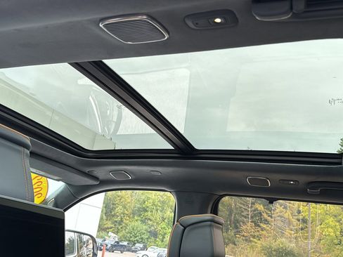 Used 2022 Jeep Grand Wagoneer Series III w/ Rear Seat Video Group 1 image 30