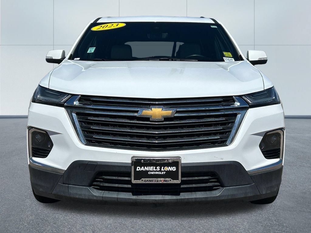 Used 2023 Chevrolet Traverse LT w/ LT Premium Package AWD/4WD image 3