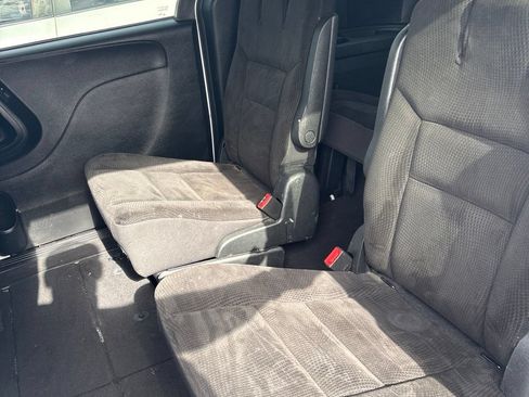Used 2018 Dodge Grand Caravan SE FWD image 16