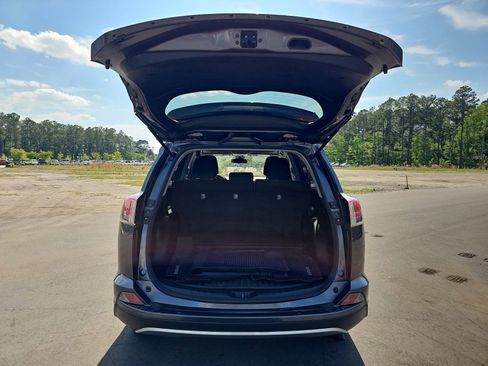 Used 2018 Toyota RAV4 XLE AWD/4WD image 13