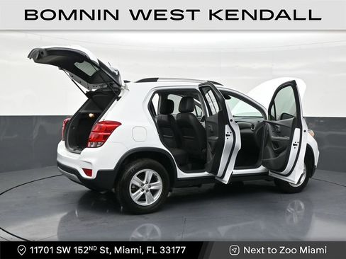 Used 2022 Chevrolet Trax LT w/ LT Convenience Package image 29