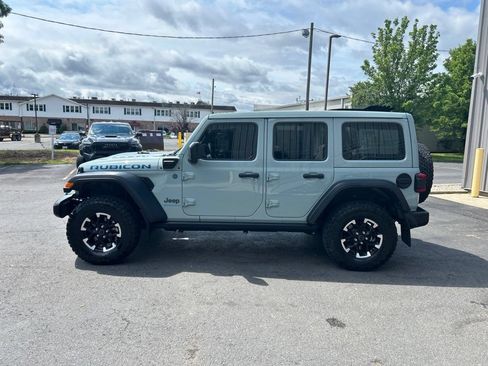 Used 2024 Jeep Wrangler Unlimited Rubicon 4xe w/ Convenience Group AWD/4WD image 8