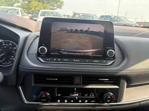 Used 2023 Nissan Rogue SV FWD image 21