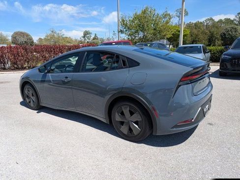 Used 2025 Toyota Prius LE image 8