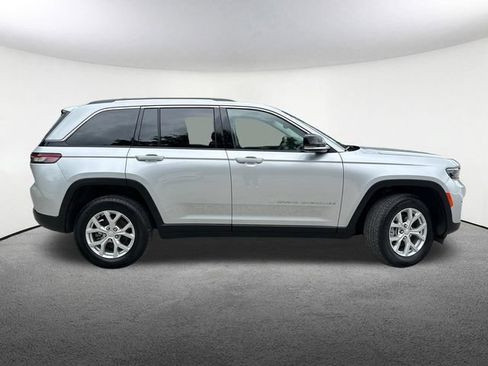 Used 2023 Jeep Grand Cherokee Limited AWD/4WD image 18