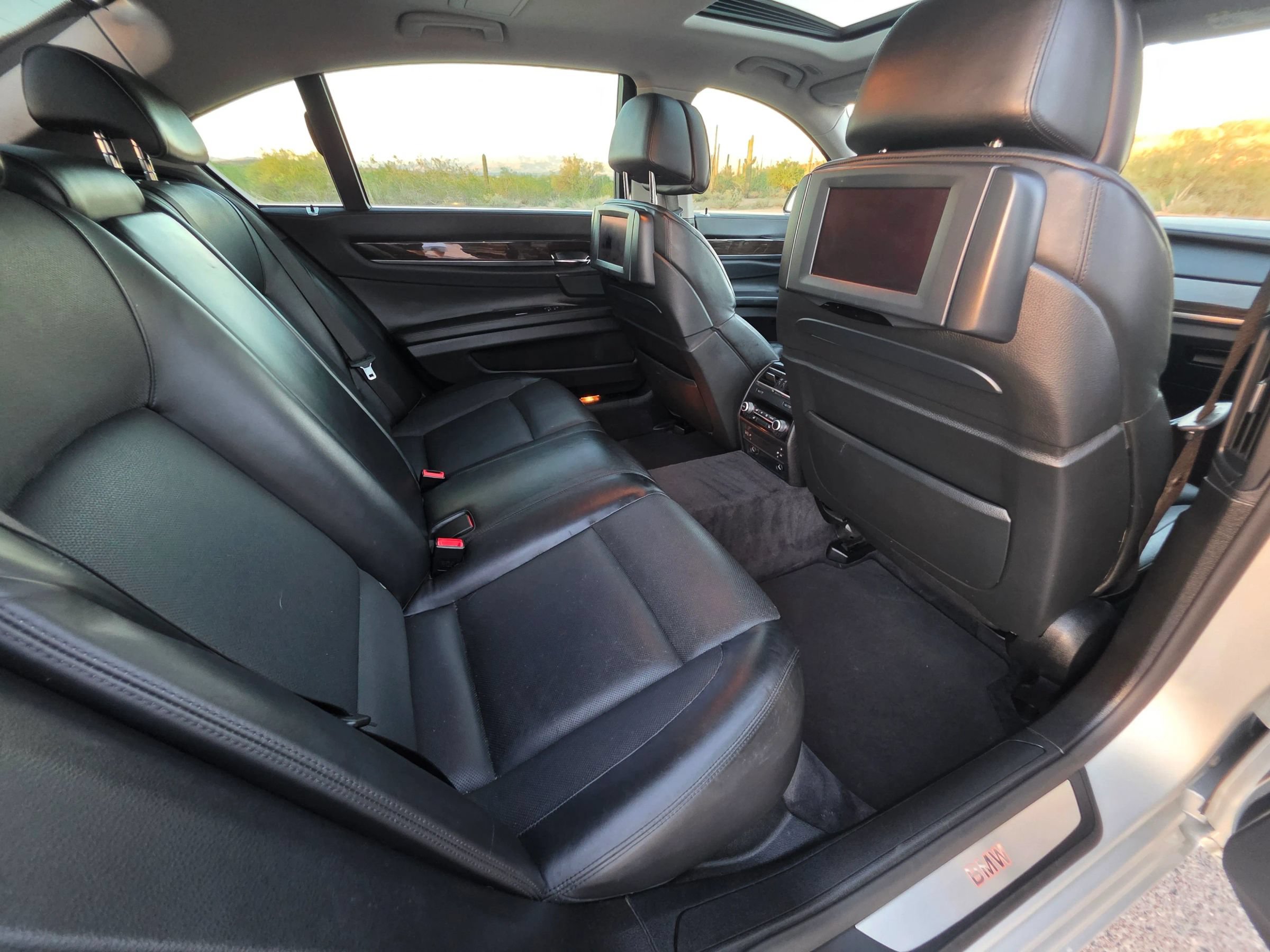 Used 2009 BMW 750Li w/ Sport Pkg RWD image 13