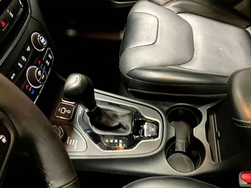 Used 2022 Jeep Cherokee Limited image 18