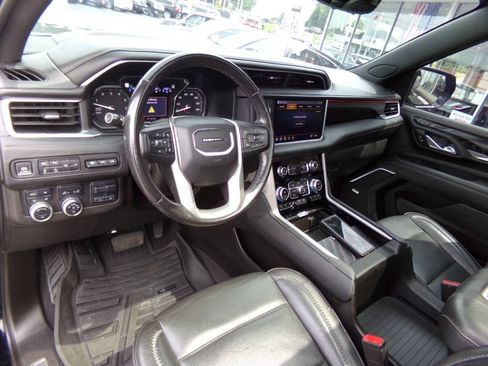 Used 2021 GMC Yukon Denali w/ Denali Ultimate Package AWD/4WD image 9