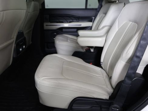 Used 2020 Ford Expedition Platinum AWD/4WD image 5